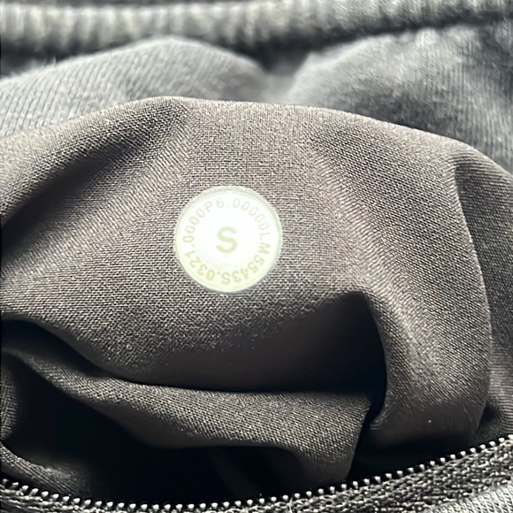 LULULEMON joggers!! In great condition and the perfect staple in every closet! - Picture 3 of 3